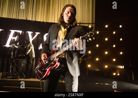 Londres, Royaume-Uni - 7 juin 2018 : Arctic Monkeys (Jamie Cook jouant en direct au Royal Albert Hall. Tous les bénéfices vont à War Child UK Banque D'Images