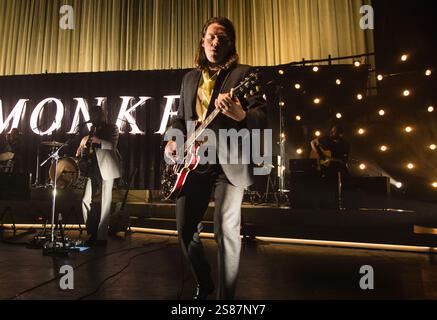 Londres, Royaume-Uni - 7 juin 2018 : Arctic Monkeys (Jamie Cook jouant en direct au Royal Albert Hall. Tous les bénéfices vont à War Child UK Banque D'Images