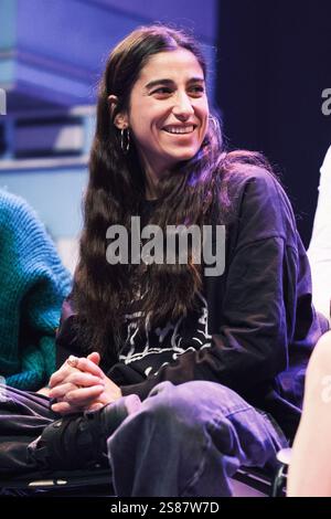 Madrid, Espagne. 21 janvier 2025. L'actrice Carolina Yuste se produit lors de la présentation de la pièce Little Red Riding Hood à Manhattan à l'Abbey Theatre de Madrid 21 janvier 2025 Espagne (photo par Oscar Gonzalez/Sipa USA) crédit : Sipa USA/Alamy Live News Banque D'Images