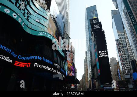Panneau d'affichage Black Lives Matter à Times Square le 10 juin 2020 à New York Banque D'Images
