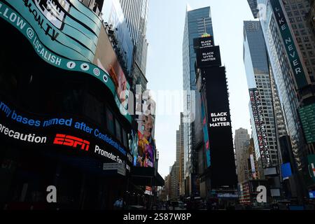 Panneau d'affichage Black Lives Matter à Times Square le 10 juin 2020 à New York Banque D'Images