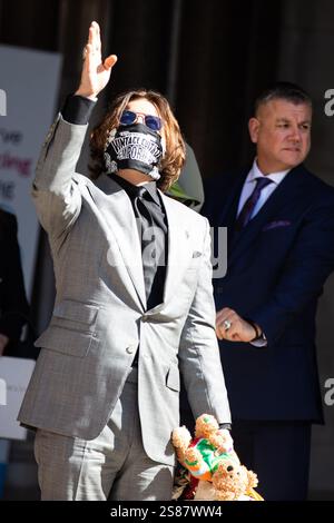 Londres, Royaume-Uni - 28 juillet 2020 : Johnny Depp assiste à un procès en diffamation contre le Sun devant les cours royales de justice Banque D'Images
