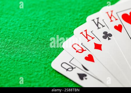 combinaison de cartes, full house, poker un ensemble et une paire de rois et de reines Banque D'Images