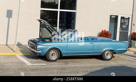 BIRMINGHAM, mi, USA - 19 AOÛT 2023 : 1965-plymouth-vaillant à la célèbre croisière de rêve Woodward à Detroit, Michigan. Banque D'Images