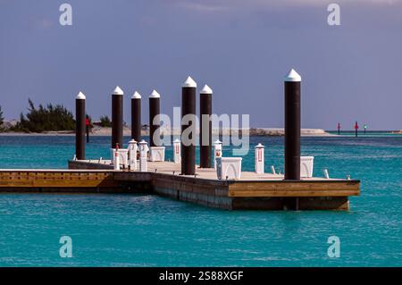 Quai de Turtle Cove et marina Yatch. Îles Turques et Caïques à la mer des Caraïbes Banque D'Images