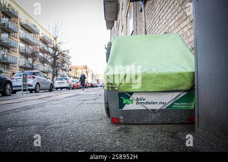 Copenhague, Danemark. 29 janvier 2024. Le panier de livraison de journaux et de publicités de FK distribution est consulté. (Photo de Kristian Tuxen Ladegaard Berg/SOPA images/SIPA USA) crédit : Sipa USA/Alamy Live News Banque D'Images