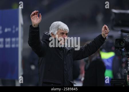 Bergame, Italie. 21 janvier 2025. L'entraîneur-chef d'Atalanta, Gian Piero Gasperini, salue les fans lors du coup de sifflet final du match de football de l'UEFA Champions League 2024/2025 entre Atalanta et Sturm Graz au stade Gewiss de Bergame, Italie du Nord - mardi 21 janvier 2025. Sport - Soccer . (Photo de Stefano Nicoli/LaPresse ) crédit : LaPresse/Alamy Live News Banque D'Images