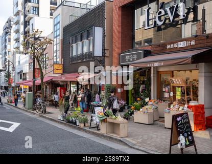 Kagurazaka Dori Street à Kagurazaka Tokyo Japon Banque D'Images