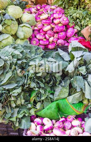 Berna Bugh, Kangan, Inde. Légumes frais sur un marché dans un village de Jammu-et-Cachemire. Banque D'Images