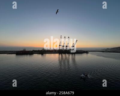 Coucher de soleil sur l'eau Banque D'Images