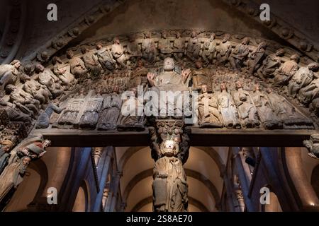 Portique de gloire, style de transition entre roman et gothique, par maître Mateo et ses ouvriers, Saint-Jacques de Compostelle, province de la Coruña, Galice. Banque D'Images