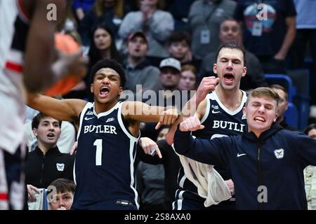 Hartford, Connecticut, États-Unis. 21 janvier 2025. Butler Beach applaudit pendant le match de basket-ball Butler Bulldogs et UConn Huskies au XL Center Hatrford CT. (Crédit image : © James Patrick Cooper/ZUMA Press Wire) USAGE ÉDITORIAL SEULEMENT! Non destiné à UN USAGE commercial ! Banque D'Images