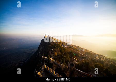 Vue sur les forteresses de Monte Titano, Saint-Marin Banque D'Images