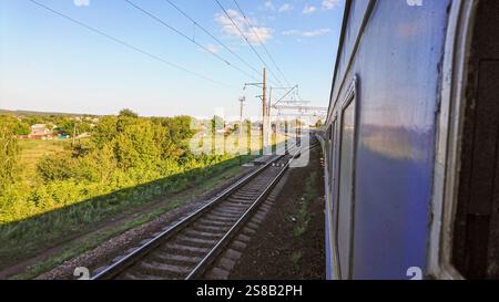 Un trajet en train interurbain typique en Ukraine Banque D'Images