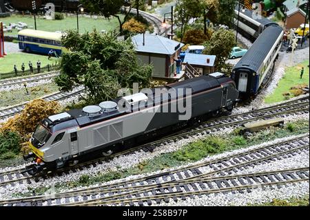 Classe 68 tirant les autocars de la East Coast Railways. Banque D'Images