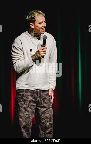 Berne, Suisse. 21 janvier 2025. Le comédien suisse Fabio Landert présente un spectacle comique à Bierhübeli à Berne. Crédit : Gonzales photo/Alamy Live News Banque D'Images