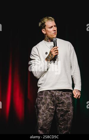 Berne, Suisse. 21 janvier 2025. Le comédien suisse Fabio Landert présente un spectacle comique à Bierhübeli à Berne. Crédit : Gonzales photo/Alamy Live News Banque D'Images