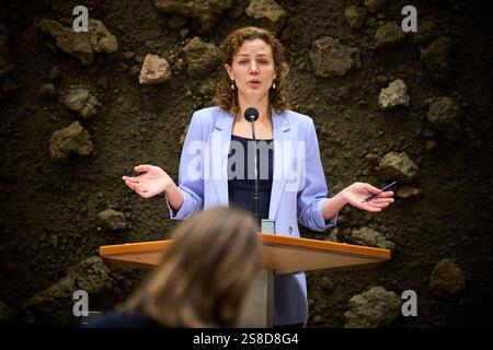 LA HAYE - Christine Teunissen (PvdD) lors d'un débat sur le droit de manifester aux pays-Bas dans la salle plénière de la Chambre basse. Le VVD veut des règles plus strictes contre les manifestations qui perturbent l'ordre public. ANP PHIL NIJHUIS pays-bas Out - belgique Out Banque D'Images