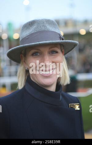 Zara Tindall à l'hippodrome de Cheltenham le 25 janvier 2020 à Cheltenham, Angleterre -- BANG MEDIA INTERNATIONAL FAMOUS PICTURES 28 HOLMES ROAD LONDON NW5 3AB ROYAUME-UNI tel +44 (0) 02 7485 1005 email : pictures@famous.uk.com Banque D'Images
