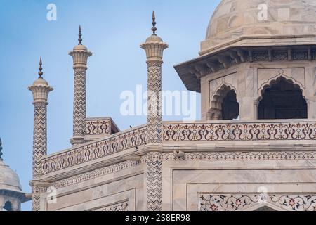 Inde. État de l'Uttar Pradesh. Agra. Taj Mahal. Mausolée de marbre blanc construit par l'empereur musulman moghol Shah Jahan à la mémoire de son épouse Mumtaz Mahal. Banque D'Images