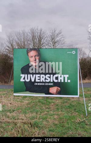 Wahlplakat à Pulheim zur Wahl zum 21. Deutschen Bundestag AM 23. Février 2025. Robert Habeck, Spitzenkandidat von Die Grünen mit dem slogan Zuversicht, ** affiches électorales à Pulheim pour l'élection du 21e Bundestag allemand le 23 février 2025 : Robert Habeck, premier candidat des Verts avec le slogan ÔZuversichtÕ confiance. Nordrhein-Westfalen Deutschland, Allemagne GMS18380 Banque D'Images