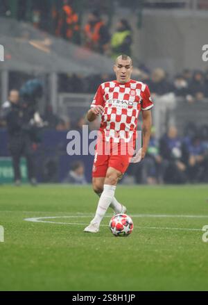 Milan, Italie. 22 janvier 2025. Lipao Pinheiro du Brésil lors de l'UEFA Champions League, saison 2024/25, match de football entre l'AC Milan et le Girona FC le 22 janvier 2025 au stade Giuseppe Meazza, San Siro, Milan, Italie. Crédit : Nderim Kaceli/Alamy Live News Banque D'Images
