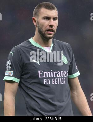 Milan, Italie. 19 janvier 2025. Strahinja Pavlovic de l'AC Milan réagit lors du match de Serie A à Giuseppe Meazza, Milan. Le crédit photo devrait se lire : Jonathan Moscrop/Sportimage crédit : Sportimage Ltd/Alamy Live News Banque D'Images