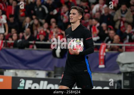Lisbonne, Portugal. 21 janvier 2025. Pablo Martín Páez Gavira (Gavi) du FC Barcelone en action lors de la phase de la Ligue des Champions 2024/25 de l'UEFA Journée 7 entre Benfica et Barcelone à l'Estadio da Luz à Lisbonne, Portugal. 21/01/2025 crédit : Brazil photo Press/Alamy Live News Banque D'Images