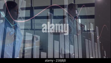 Image du traitement des données et des diagrammes sur diverses femmes médecins en cours d'exécution Banque D'Images