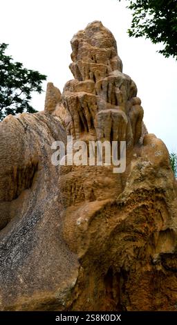 Rochers inhabituels à Coastline Park le long de la rue Lara, Antalya, Turquie Banque D'Images