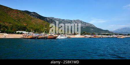 Bateaux près de la côte, Egelkoyu, Turquie Banque D'Images