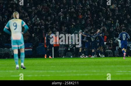 Paris, France. 22 janvier 2025. Les joueurs du Paris Saint-Germain célèbrent le but lors du match de football de l'UEFA Champions League entre le Paris Saint-Germain et Manchester City à Paris, France, le 22 janvier 2025. Crédit : Glenn Gervot/Xinhua/Alamy Live News Banque D'Images