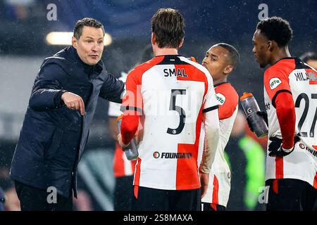 ROTTERDAM, 22-1-2025, Stadium de Kuip, Ligue des Champions, 2024/2025, Feyenoord - Bayern Munchen, entraîneur de Feyenoord Brian Priske, joueur de Feyenoord Gijs Smal, joueur de Feyenoord Antoni Milambo crédit : Pro Shots/Alamy Live News Banque D'Images