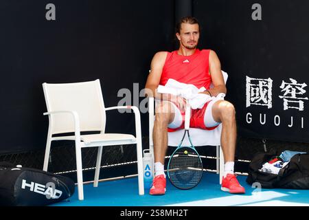 Melbourne, Australie. 19 janvier 2025. Tennis, Grand Chelem - Open d'Australie. Alexander Zverev est assis sur le terrain d'entraînement. Crédit : Frank Molter/dpa/Alamy Live News Banque D'Images