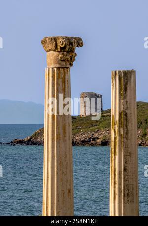 Halbinsel Sinis und historische Ruinen und Säulen, Area Archeologica di Tharros Archäologisches Museum, Tharros, Europa, Provinz Oristano, Italien Banque D'Images