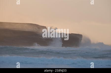 Mers orageuses à Skaill Bay, Orcades Banque D'Images