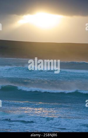 Mers orageuses à Skaill Bay, Orcades Banque D'Images