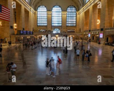 NEW YORK, USA - 24 AOÛT 2024 - New york grande gare centrale pleine de voyageurs. des milliards de passagers chaque année Banque D'Images