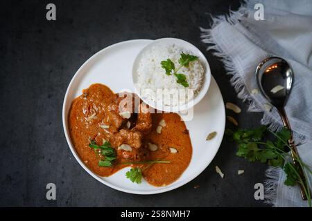 Korma de poulet Shahi maison - curry de poulet crémeux Banque D'Images