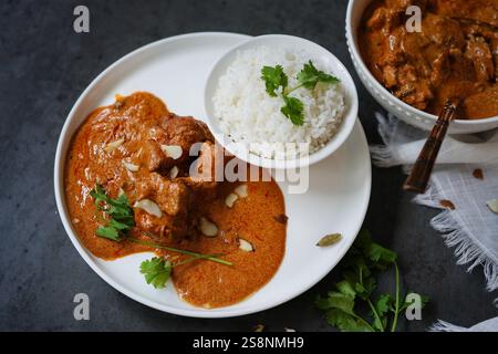 Korma de poulet Shahi maison - curry de poulet crémeux Banque D'Images