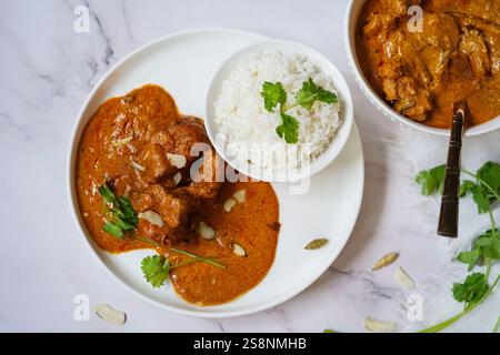Korma de poulet Shahi maison - curry de poulet crémeux Banque D'Images
