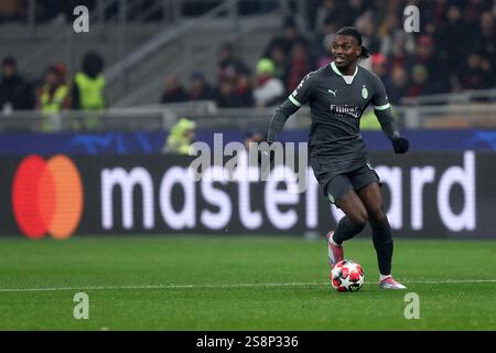 Rafael Leao de l'AC Milan en action lors du match de football de l'UEFA Champions League entre l'AC Milan et le Girona FC au Stadio Giuseppe Meazza le 22 janvier 2025 à Milan, Italie . Banque D'Images