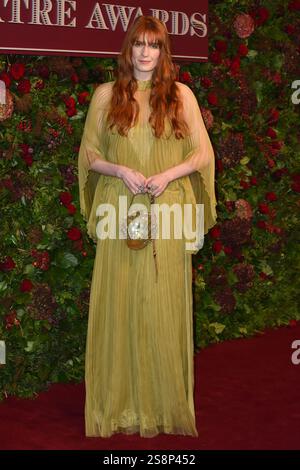 Florence Welch assiste à la 65e soirée Standard Theatre Awards au London Coliseum, Londres, Angleterre. 24 novembre 2019. (USAGE ÉDITORIAL EXCLUSIF - LES PHOTOGRAPHIES SONT À USAGE ÉDITORIAL EN RELATION AVEC L'ÉVÉNEMENT INDIQUÉ UNIQUEMENT) Banque D'Images