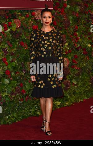 Gugu Mbatha-Raw assiste à la 65e soirée Standard Theatre Awards au London Coliseum, Londres, Angleterre. 24 novembre 2019. (USAGE ÉDITORIAL EXCLUSIF - LES PHOTOGRAPHIES SONT À USAGE ÉDITORIAL EN RELATION AVEC L'ÉVÉNEMENT INDIQUÉ UNIQUEMENT) Banque D'Images