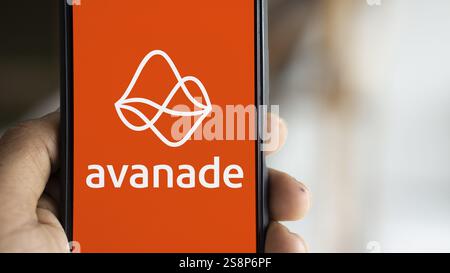 le logo avanade est affiché sur le smartphone. Avanade est une société internationale de services professionnels Banque D'Images