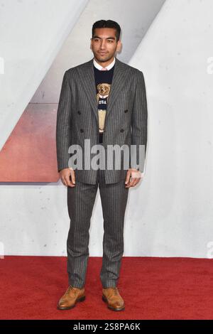 Nabhaan Rizwan assiste à la première mondiale de 1917 et à la performance du film royal à Leicester Square, Londres, Angleterre. 4 décembre 2019 Banque D'Images