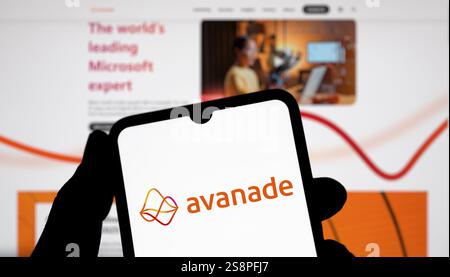 le logo avanade est affiché sur le smartphone. Avanade est une société internationale de services professionnels Banque D'Images