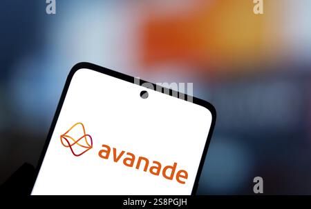 le logo avanade est affiché sur le smartphone. Avanade est une société internationale de services professionnels Banque D'Images