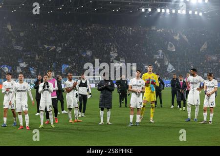 22 janvier 2025, Bergame, Italie : Italie, Bergame, 2025-01-21 : les joueurs de Sturm Graz saluent les fans dans les gradins à la fin du match de football Atalanta BC vs Sturm Graz, UCL 2024-2025, League phase MD 7, Gewiss Stadium. Italie, Bergame, 2025 01 21 : Atalanta BC vs Sturm Graz, UEFA Champions League 2024/2025, League phase - Journée 7 au Gewiss Stadium. (Crédit image : © Fabrizio Andrea Bertani/Pacific Press via ZUMA Press Wire) USAGE ÉDITORIAL SEULEMENT! Non destiné à UN USAGE commercial ! Banque D'Images