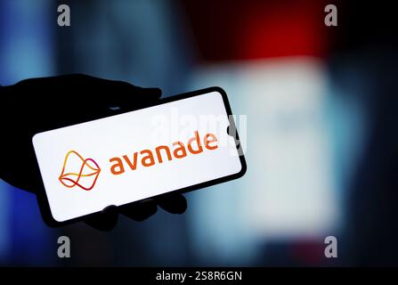 le logo avanade est affiché sur le smartphone. Avanade est une société internationale de services professionnels Banque D'Images